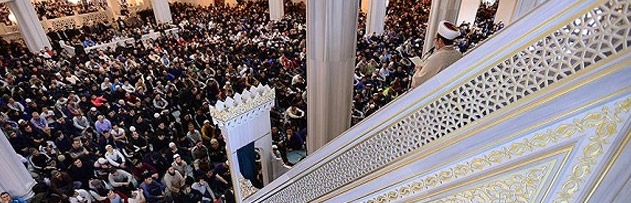 Hutbe okunurken konuşmak, yapılan duaya amin demek, salavat getirmek uygun mudur? Hutbe okunurken konuşmak, yapılan duaya amin demek, salavat getirmek uygun mudur?