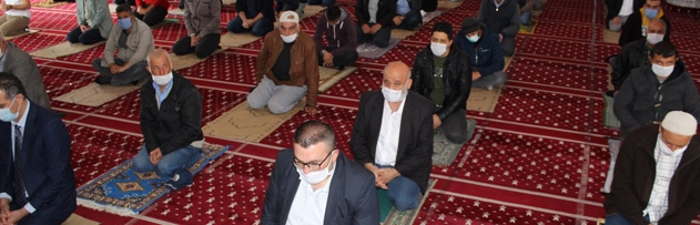 Maske ve eldiven ile kılınan namaz geçerli mi? Maske ve eldiven ile kılınan namaz geçerli mi?
