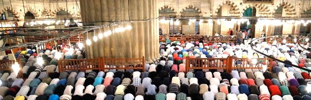 Ramazan ayının son cuması kılınan dört rekat namaz, 400 senelik kaza namazına denk midir?