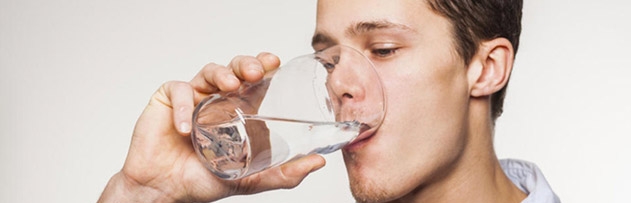 Suyu bir nefeste içmek karaciğer iltihabı mı meydana getirir?